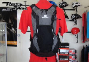 TAS_PUNGGUNG_BLACK_DEPAN