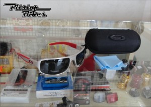 KACAMATA_OKLEYSPIKE_RED