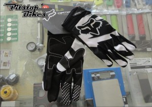 GLOVE_FOX_BLACK_WHITE