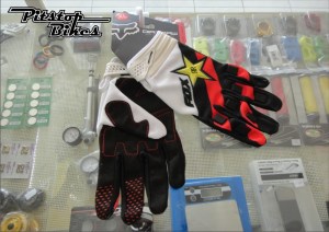 GLOVE_FOX_RED_WHITE_BLACK