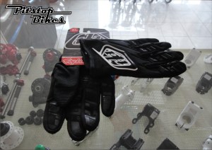 GLOVE_TLD_BLACK