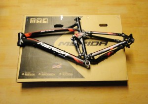 FRAME-MERIDA-ONE-TWENTY-BLACK-RED