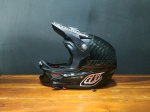 HELM_TLD_D3_PINSTRIPE_CARBON_BLACKK